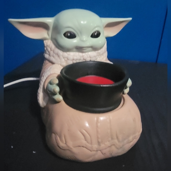 Baby Yoda Scentsy Warmer - Picture 3 of 4